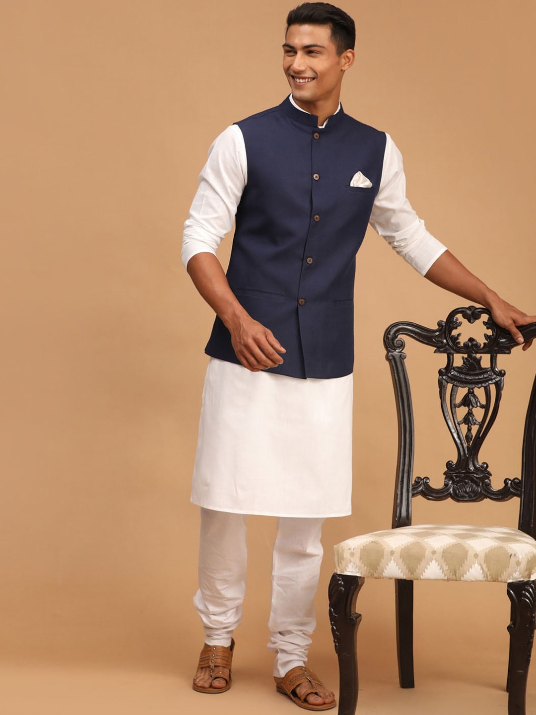 

VASTRAMAY Men Kurta & Churidar with Nehru Jacket, White