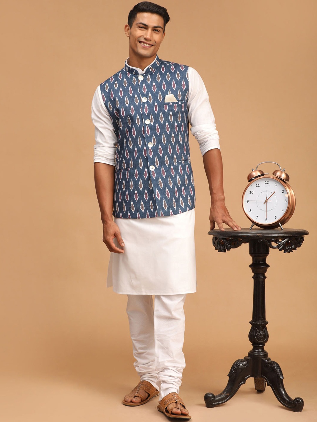 

VASTRAMAY Men Kurta with Churidar, White