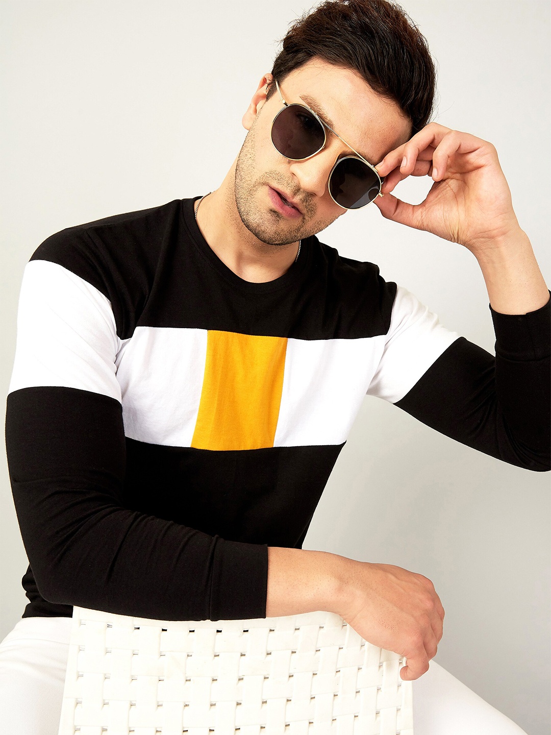 

GESPO Men Black Colourblocked V-Neck T-shirt with Mask