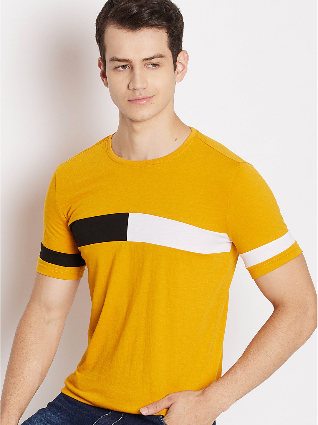 

GESPO Men Mustard Yellow Round Neck T-shirt