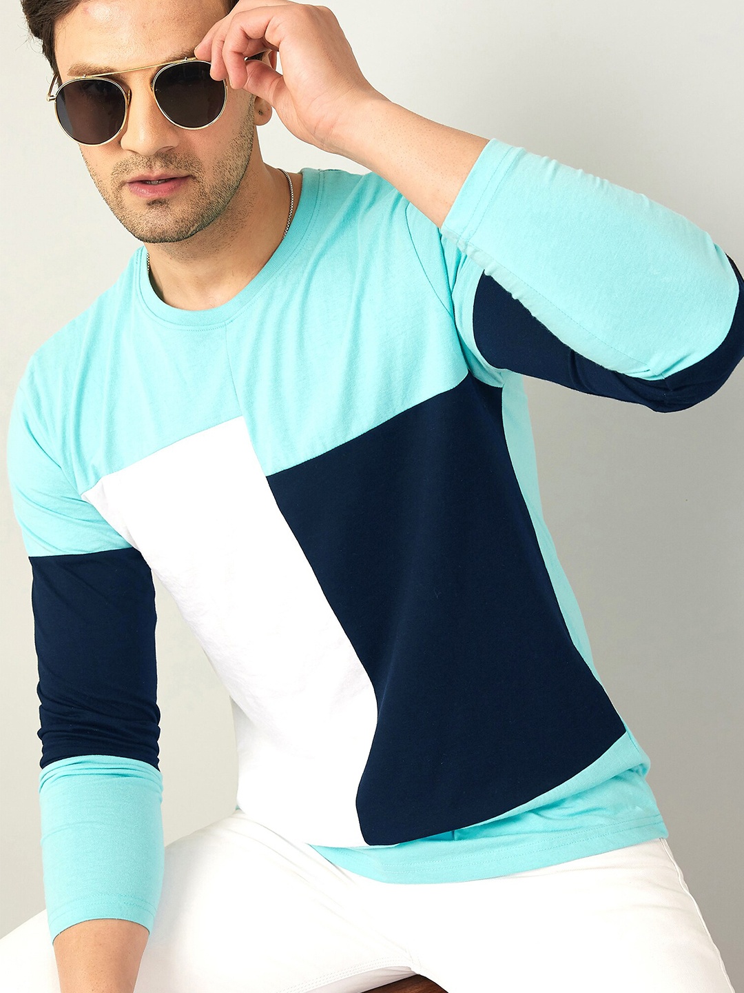 

GESPO Men Turquoise Blue V-Neck T-shirt with Mask