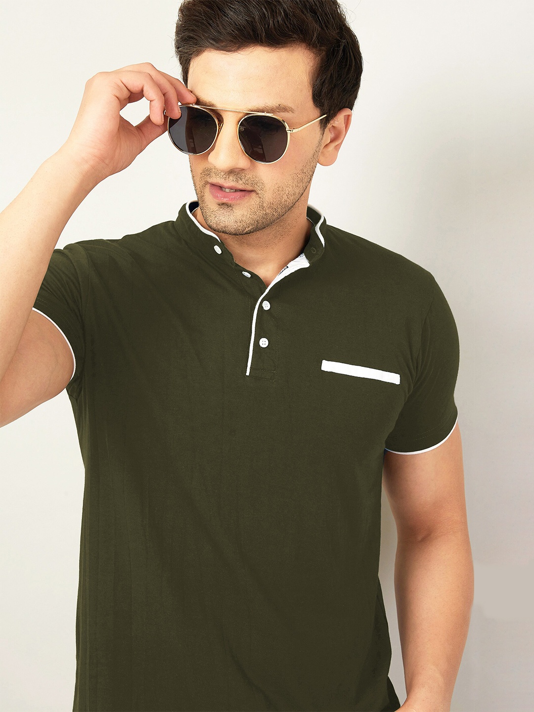 

GESPO Men Olive Green Mandarin Collar T-shirt