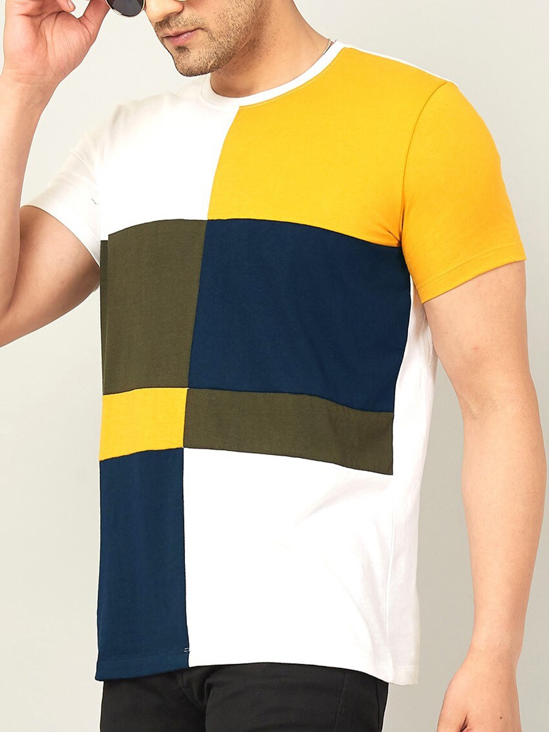 

GESPO Men White & Yellow Colourblocked T-shirt