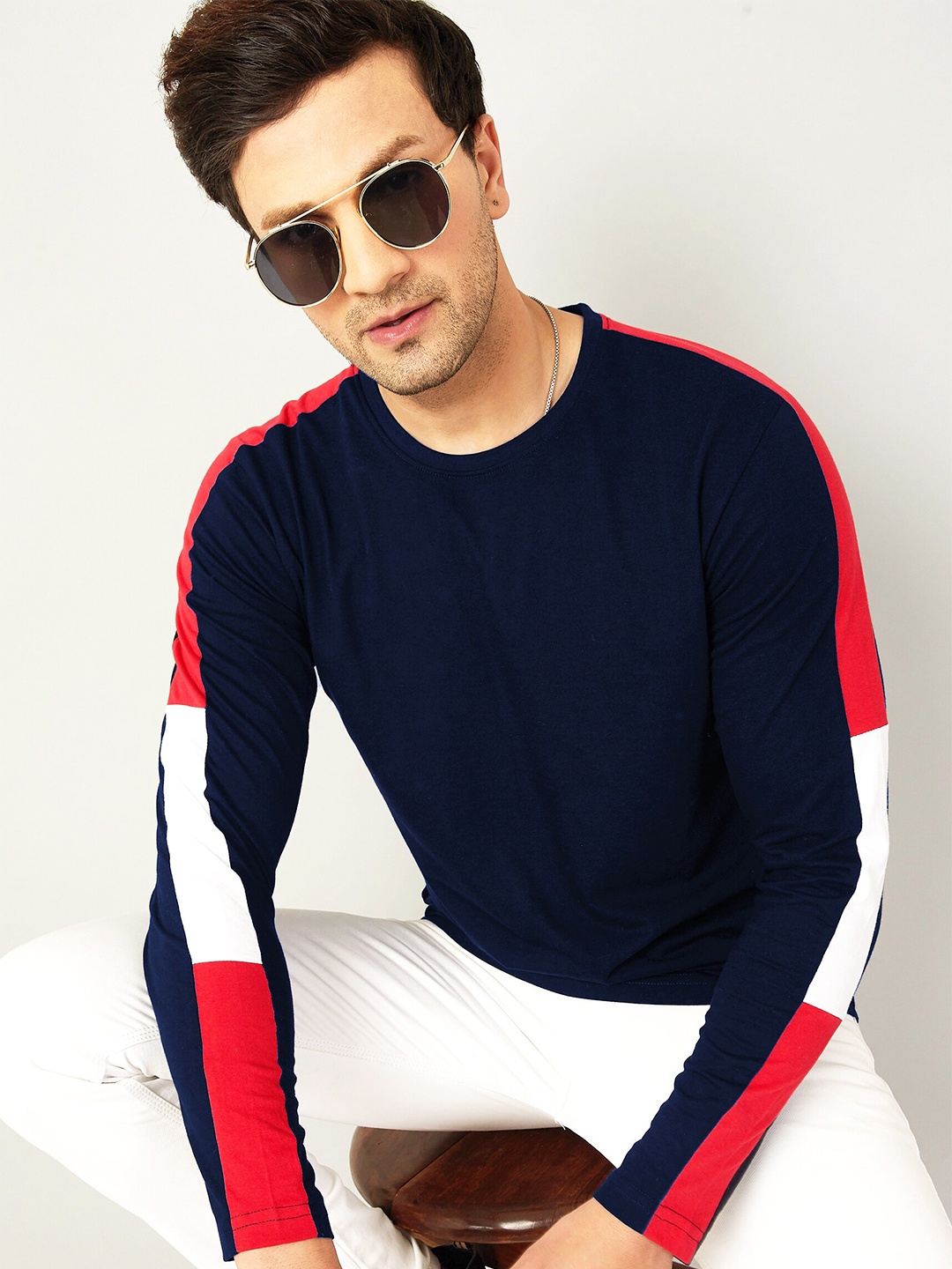 

GESPO Men Blue & Red Colourblocked T-shirt