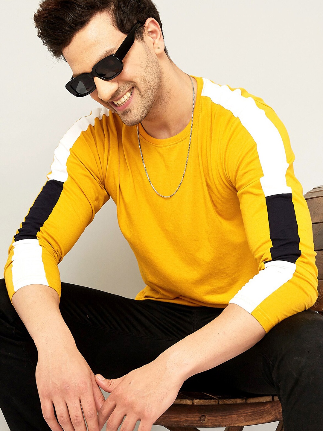 

GESPO Men Mustard Yellow & Black Colourblocked T-shirt