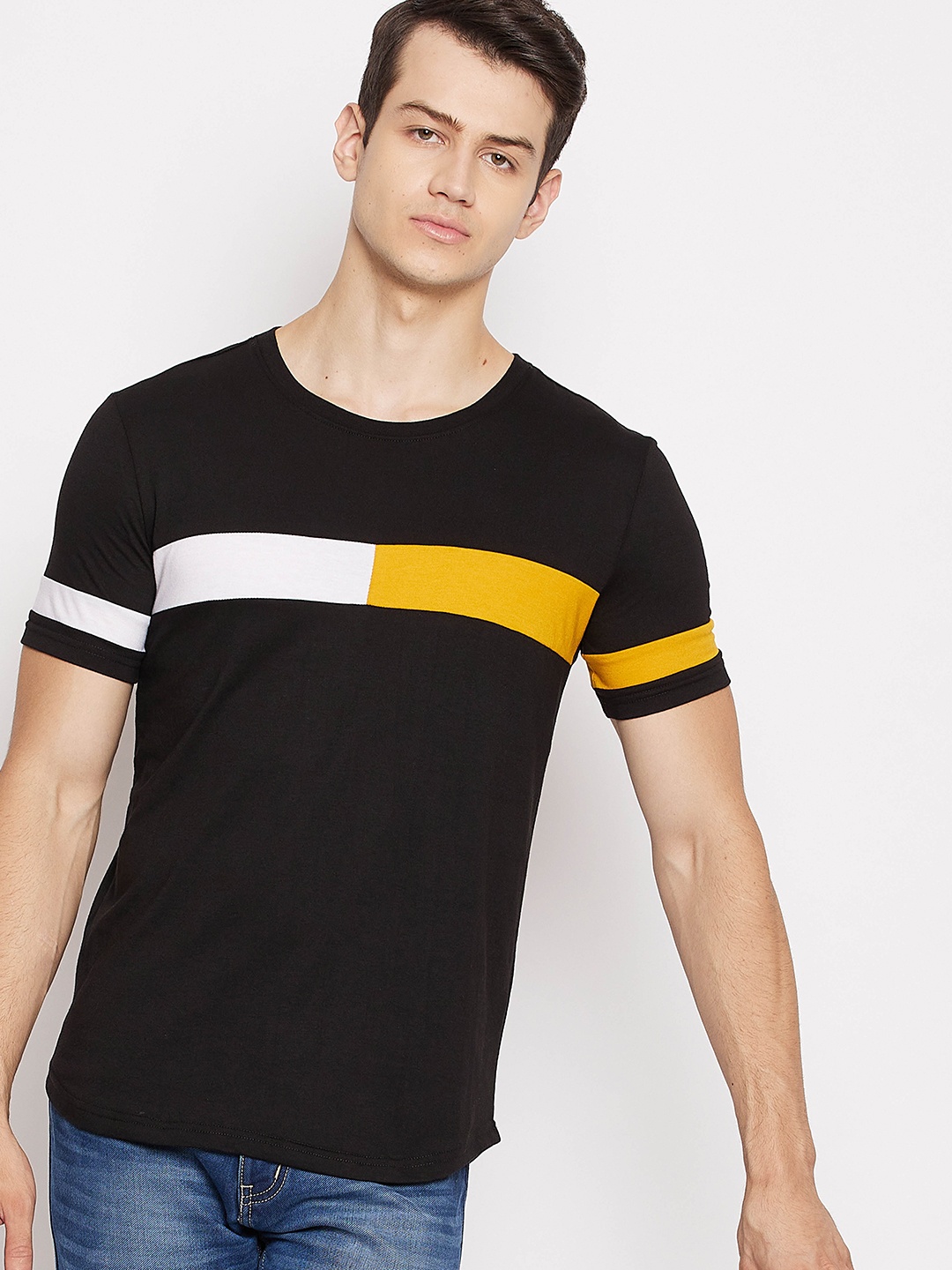 

GESPO Men Black & White Colourblocked T-shirt