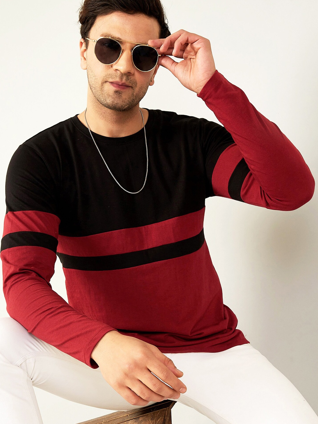 

GESPO Men Maroon & Black Colourblocked Round Neck Drop-Shoulder Sleeves T-shirt