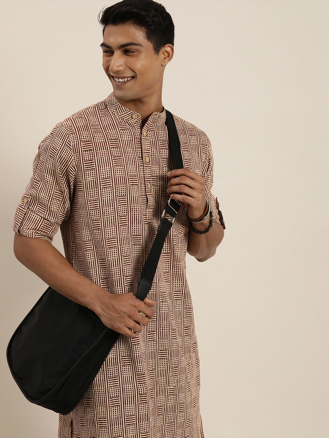 

Taavi Men Beige & Maroon Bagru Pure Cotton Kurta