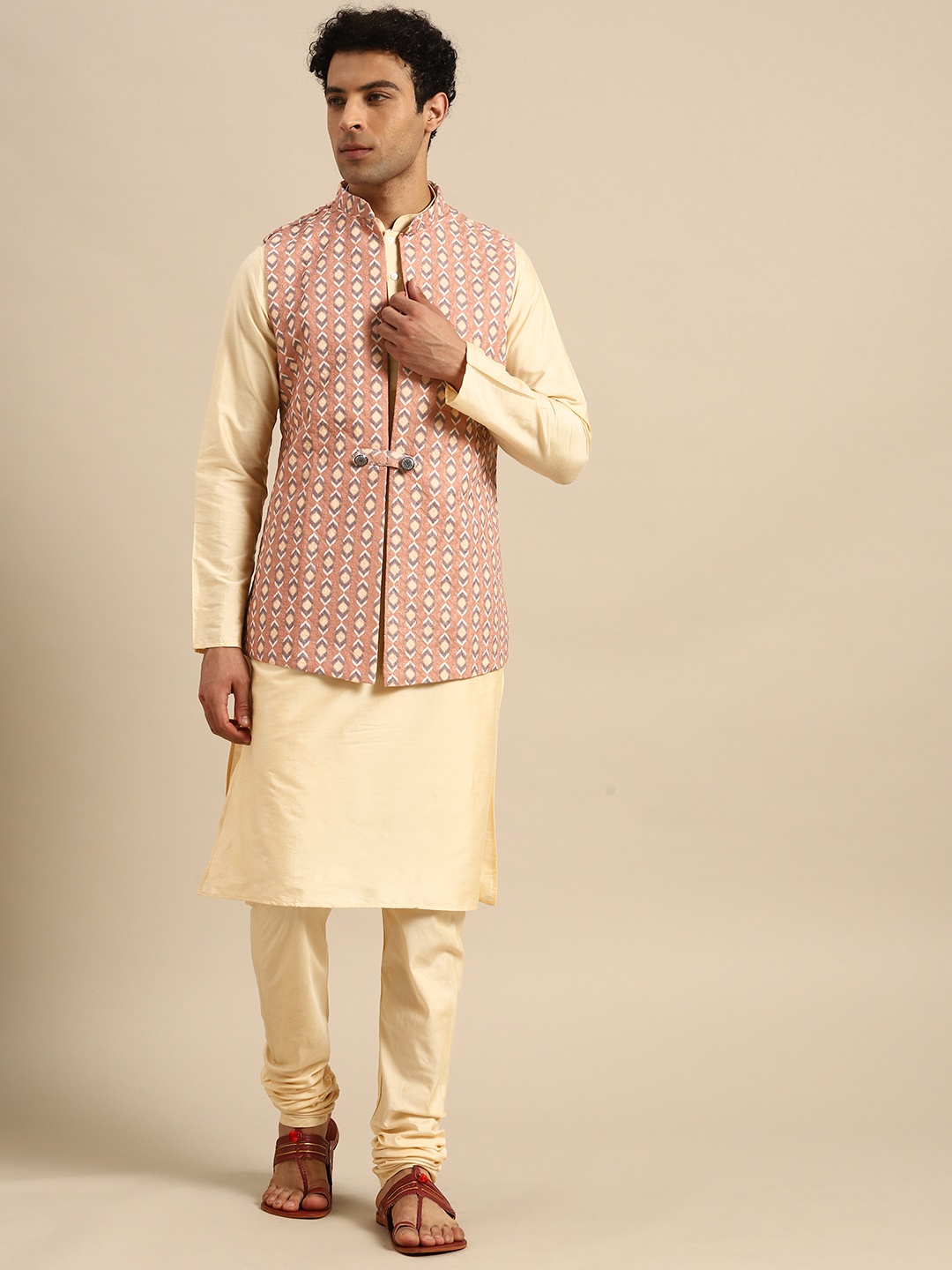 

KISAH Men Off White Ethnic Motifs Printed Thread Work Kurta with Churidar