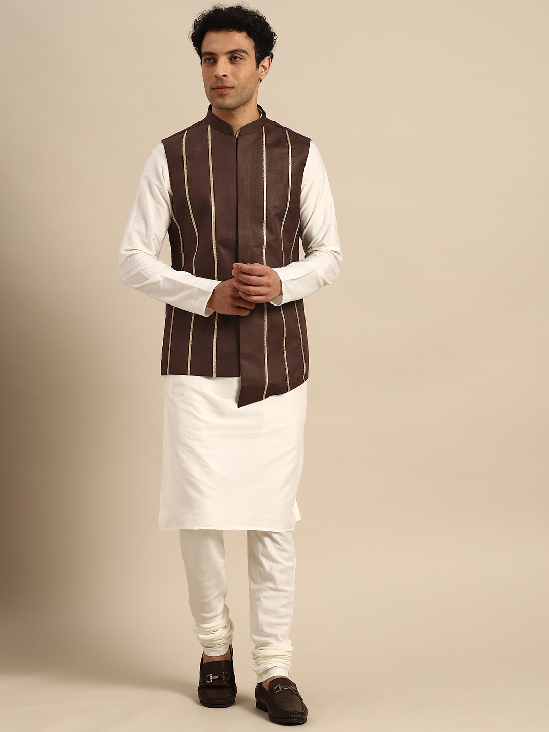 

KISAH Men White Solid Kurta with Churidar & Nehru Jacket