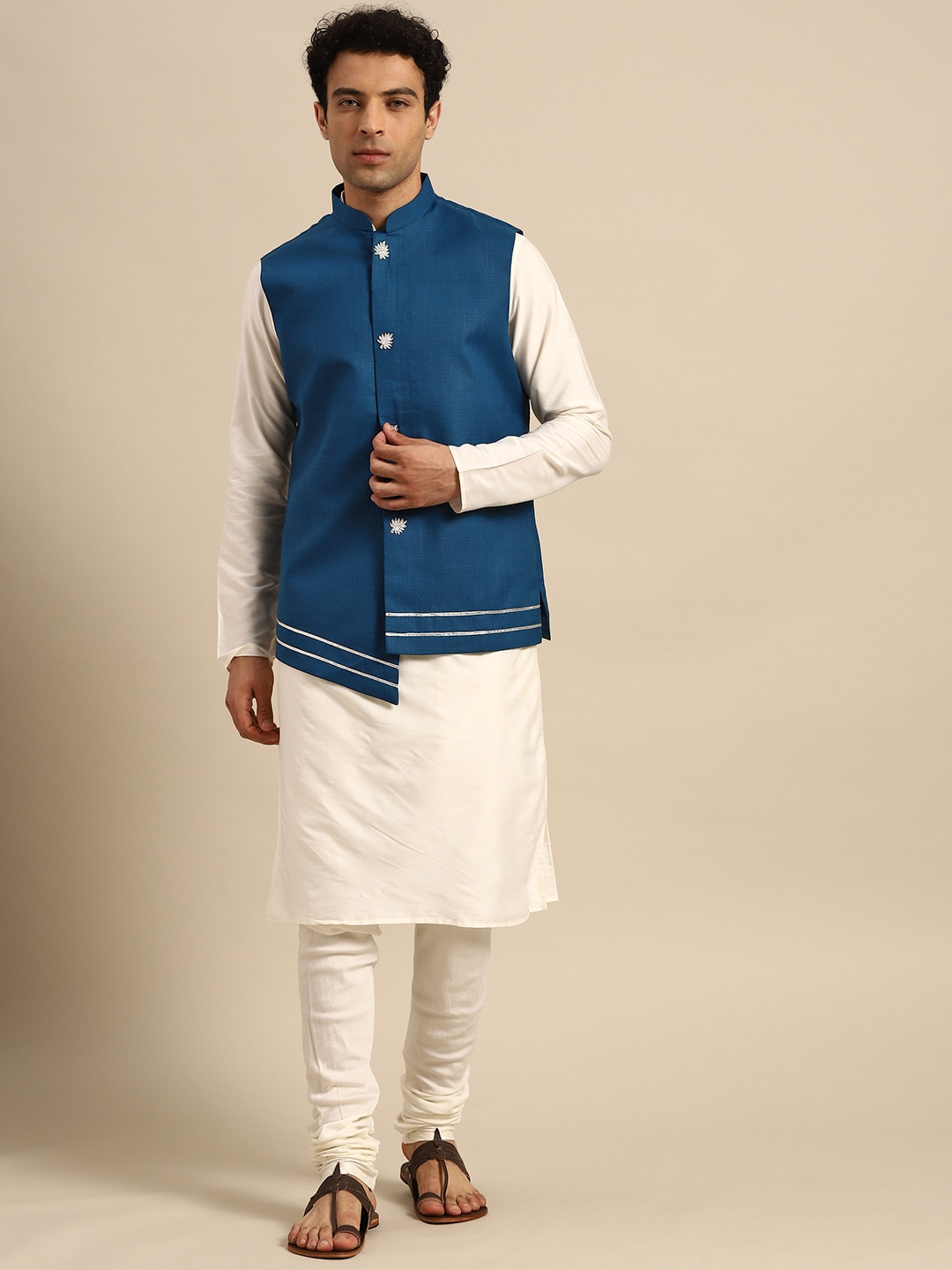 

KISAH Men White Solid Kurta with Churidar & Nehru Jacket