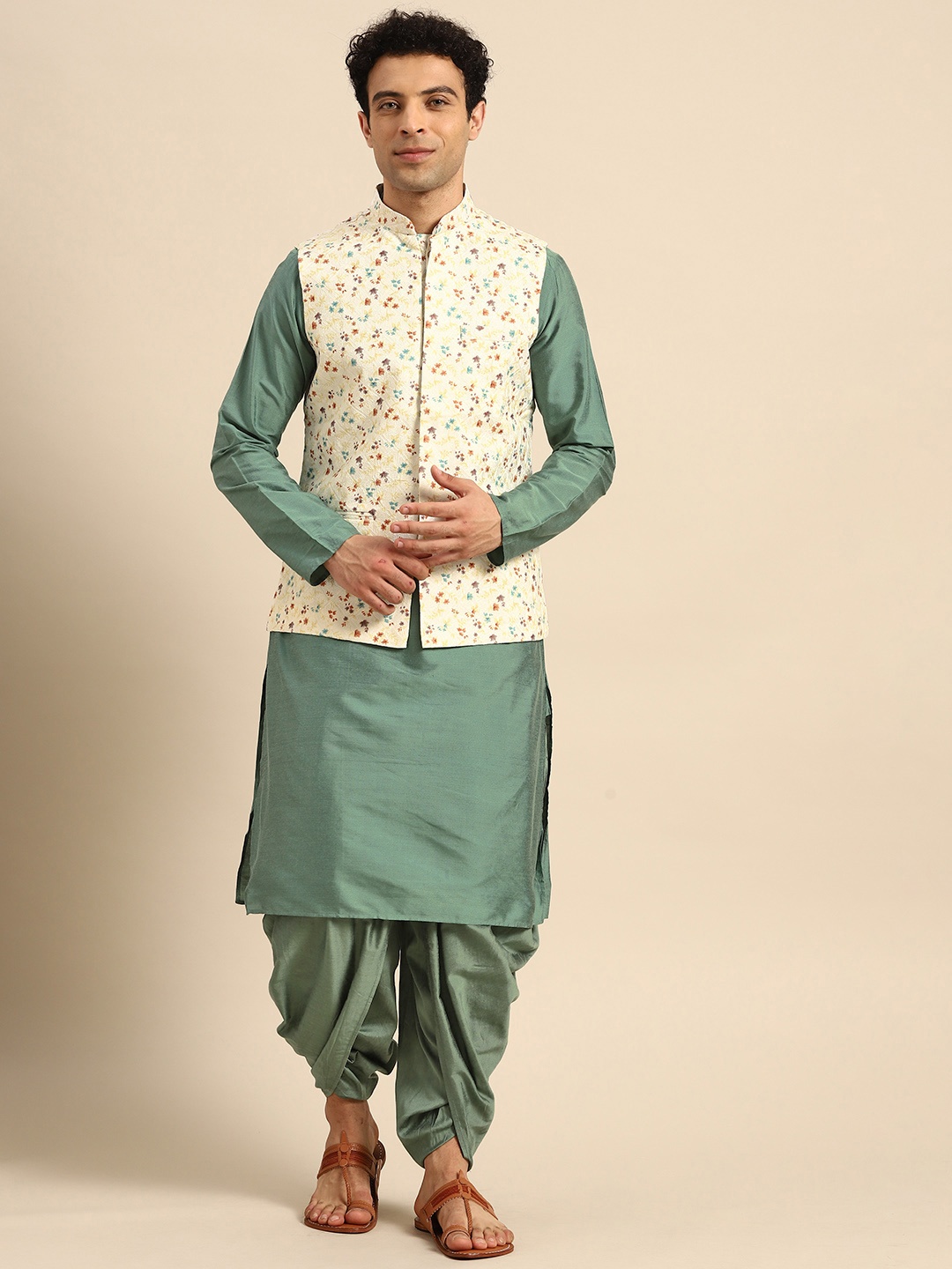 

KISAH Men Green Solid Kurta with Dhoti Pants & Nehru Jacket