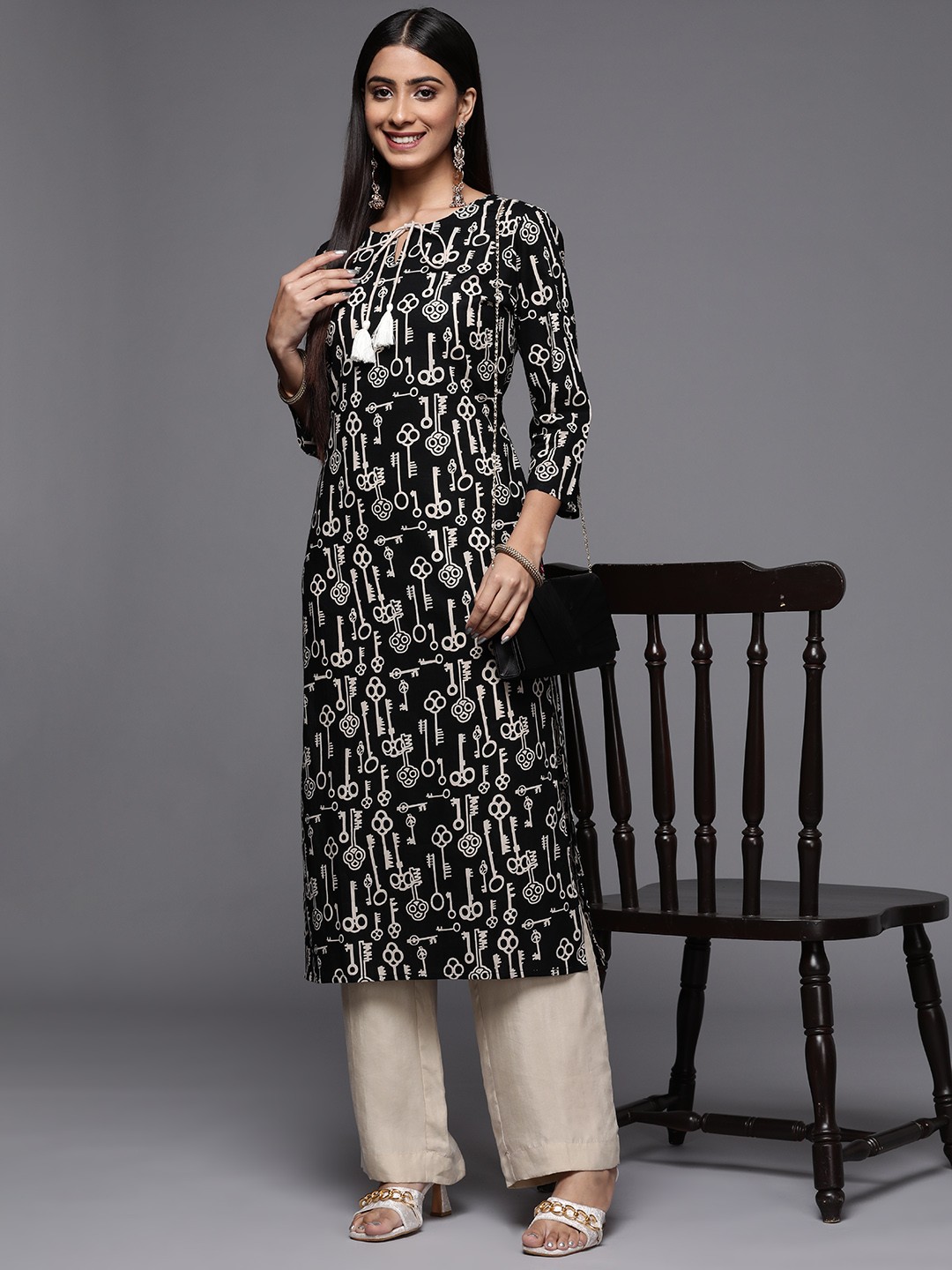 

Varanga Women Quirky Printed Cotton Kurta, Black