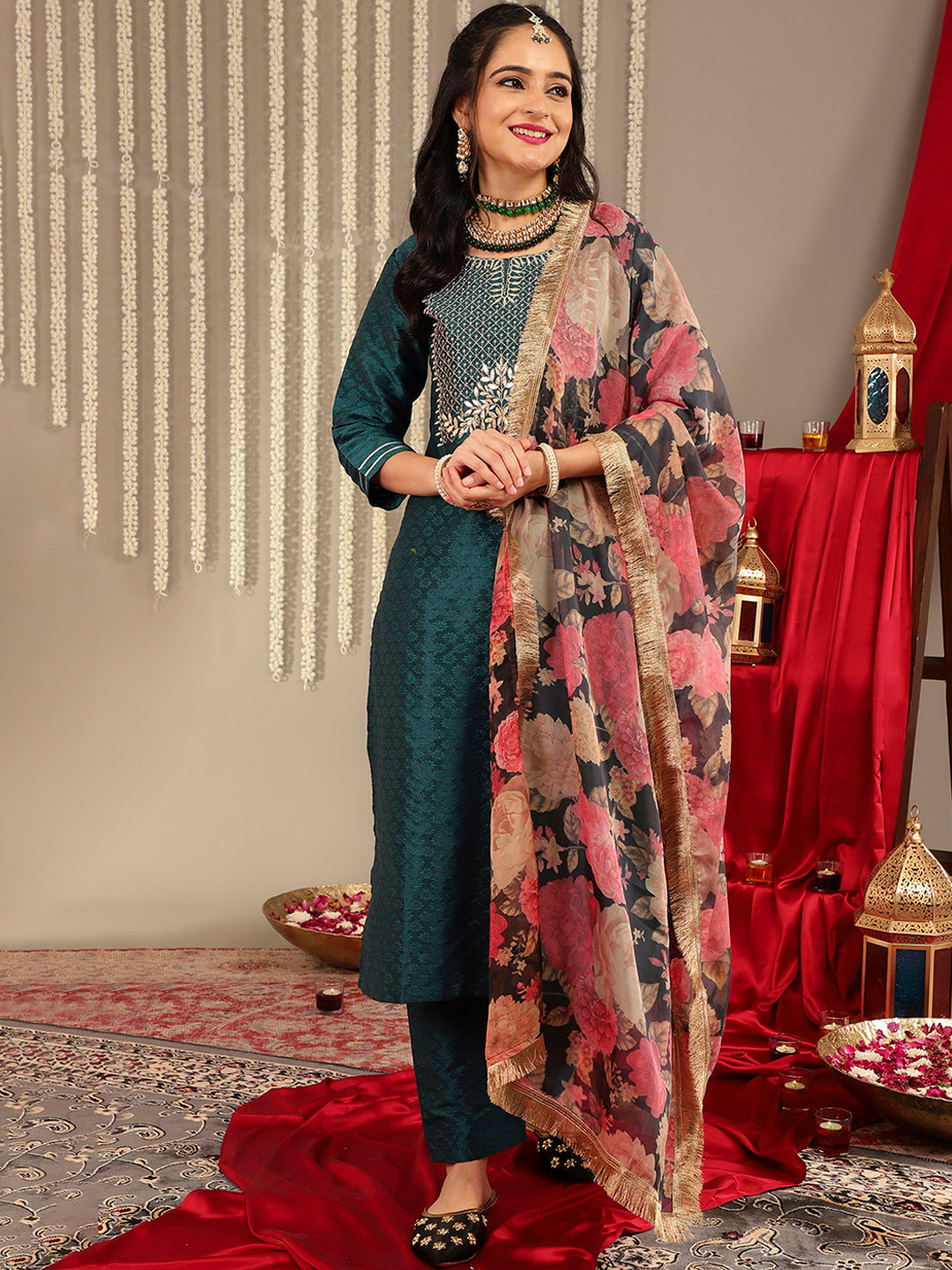 

Varanga Women Green Ethnic Motifs Embroidered Gotta Patti Kurta with Trousers & With Dupatta