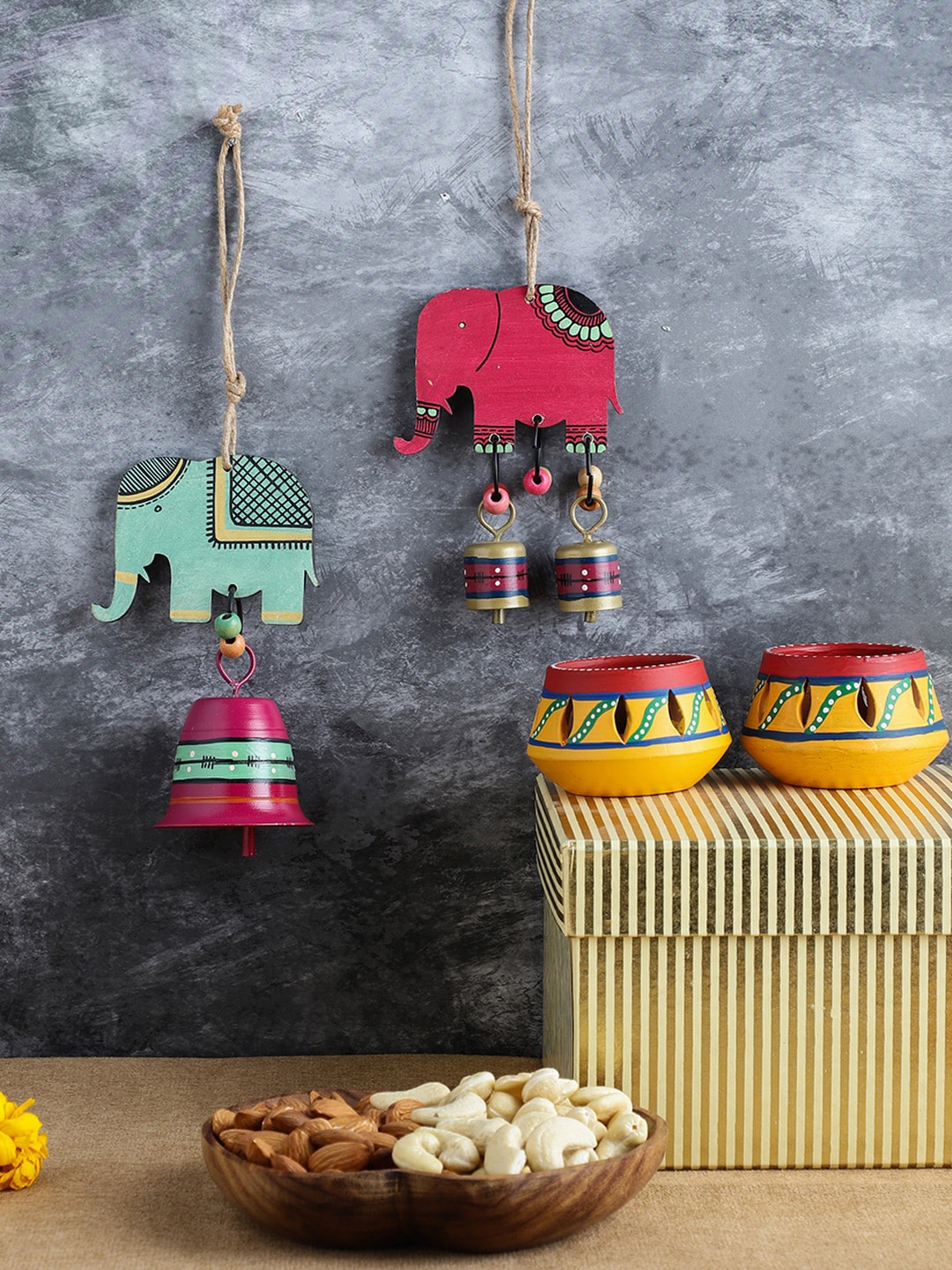 

VarEesha Printed Home Gift Sets, Yellow