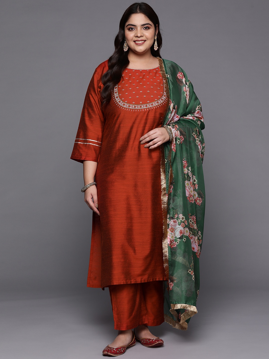 

Varanga Women Floral Yoke Thread Embroidered Plus Size Kurta with Trousers & Dupatta, Maroon