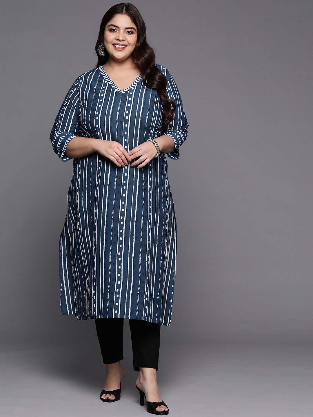 

Varanga Plus Size Women Pure Cotton Printed Kurta, Blue