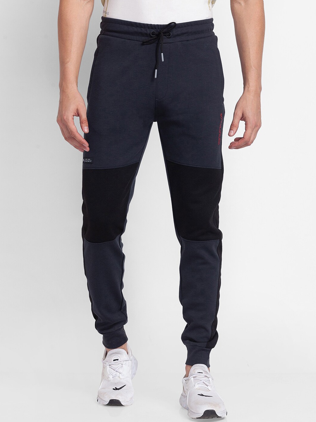 

SPYKAR Men Grey Solid Cotton Slim-Fit Joggers