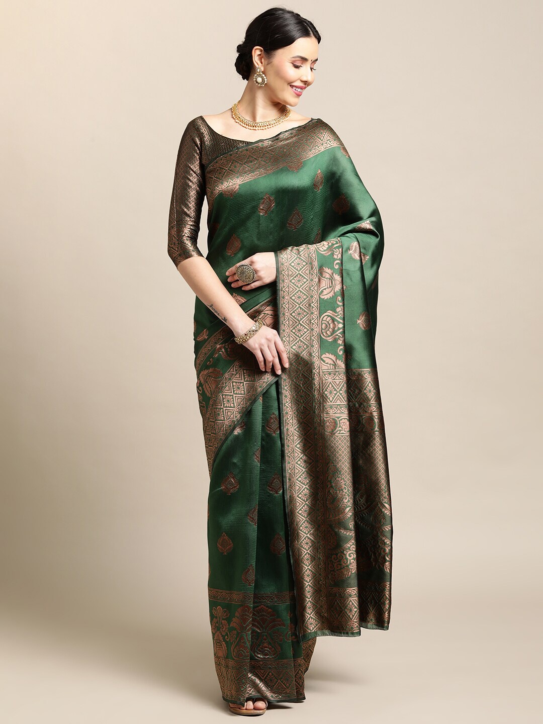 

Warthy Ent Green & Gold-Toned Ethnic Motifs Zari Silk Blend Saree