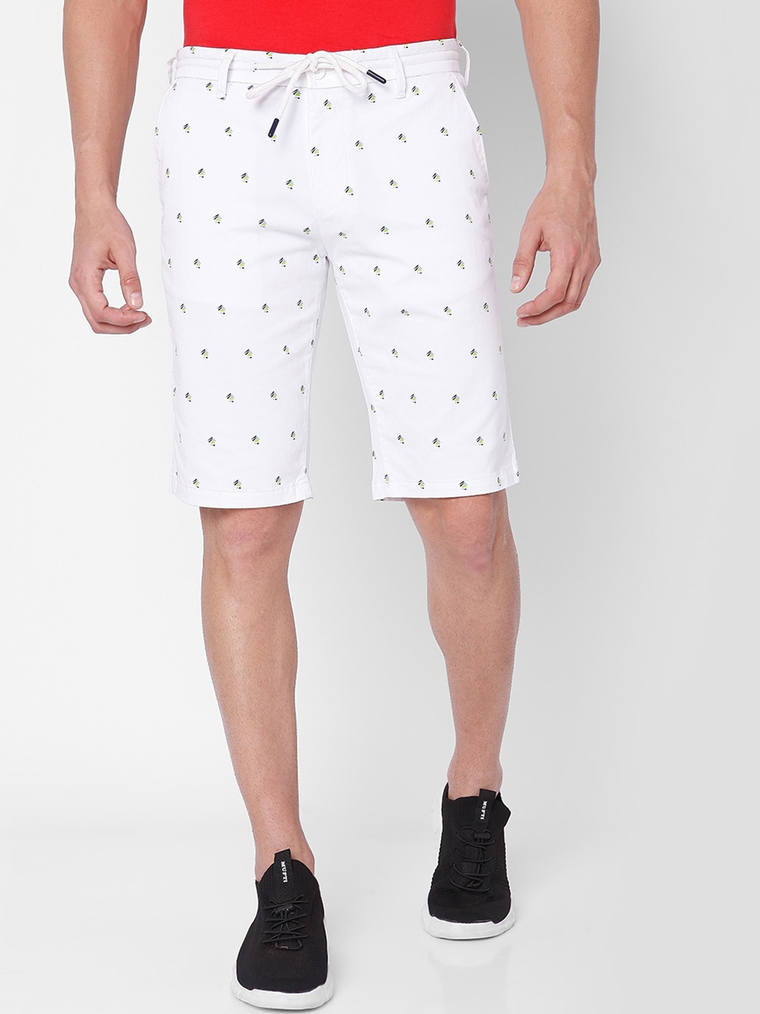 

SPYKAR Men White Conversational Printed Shorts