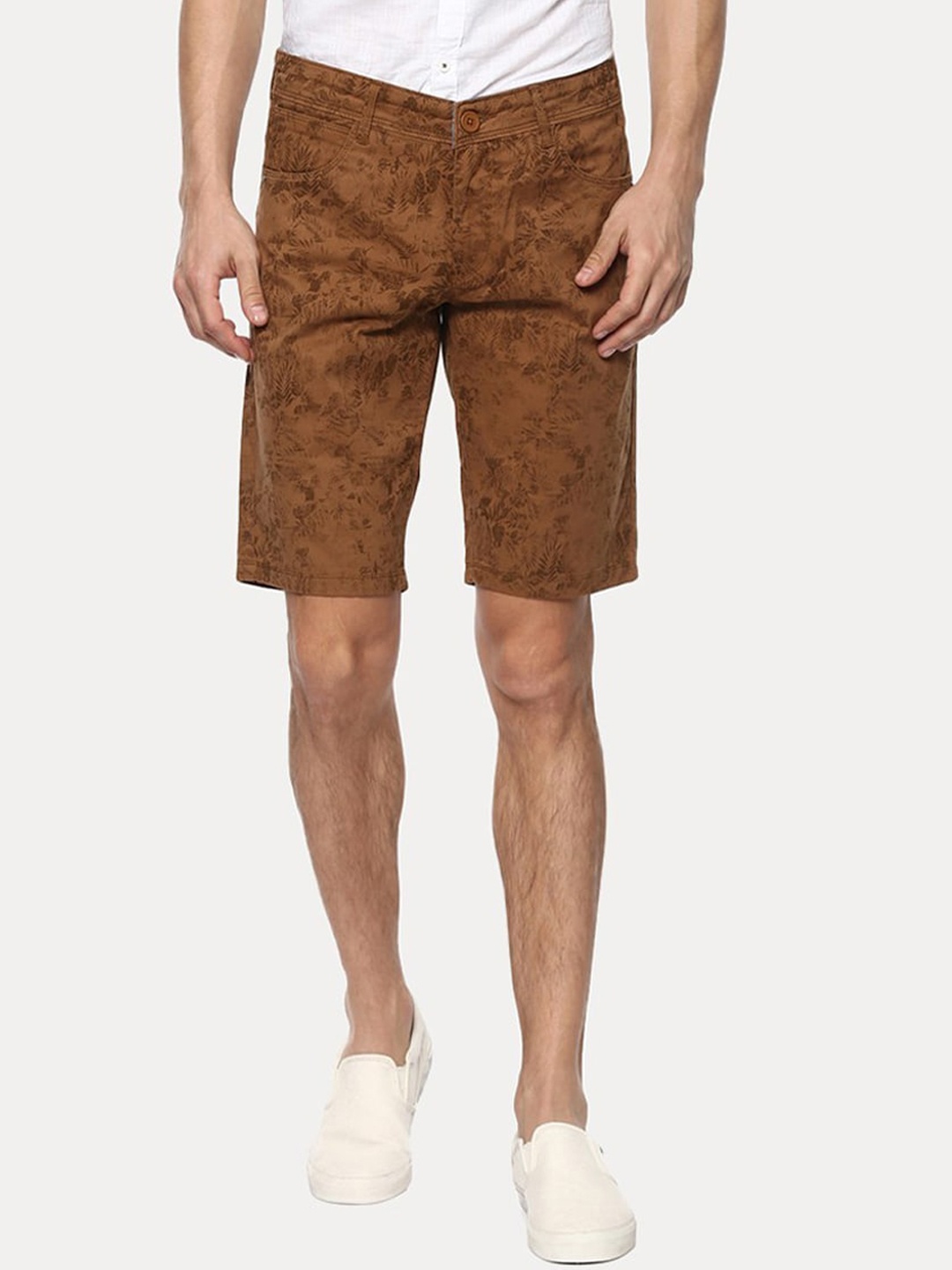 

SPYKAR Men Brown Floral Printed Shorts