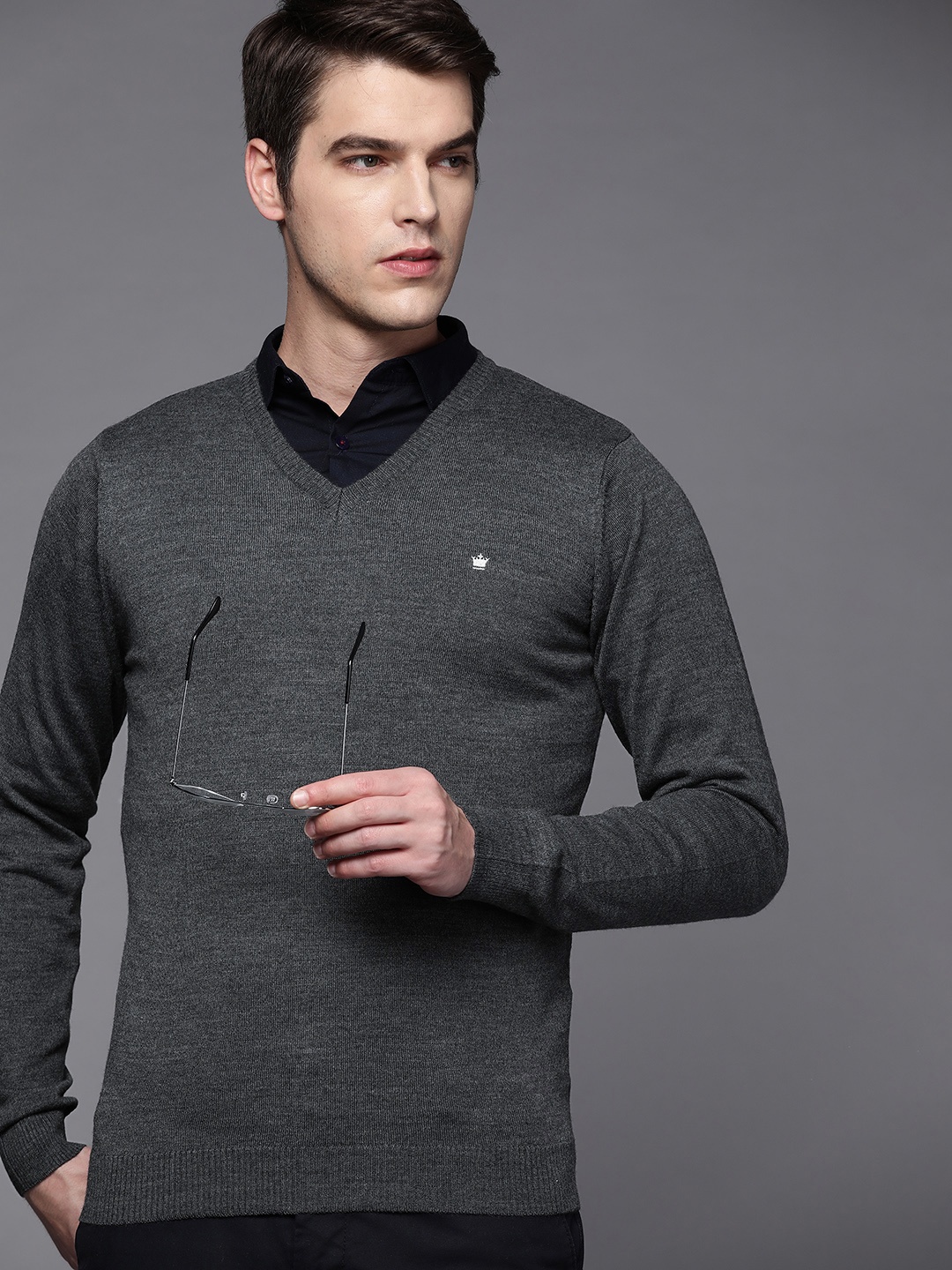 

Louis Philippe Men Charcoal Grey Solid V-Neck Pullover