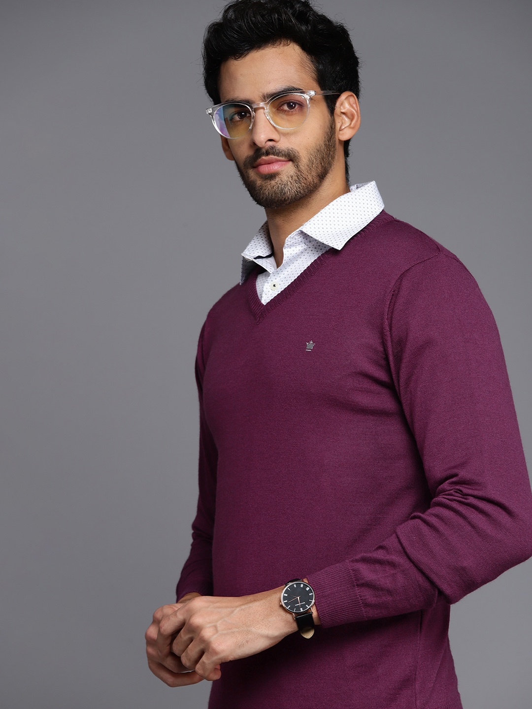 

Louis Philippe Men Purple Solid V-Neck Cardigan