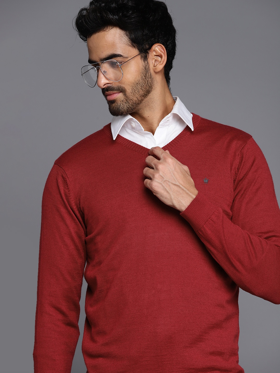 

Louis Philippe Men Red Solid V-Neck Pullover