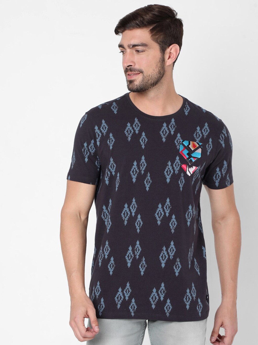 

SPYKAR Men Grey & Blue Printed Applique Slim Fit T-shirt