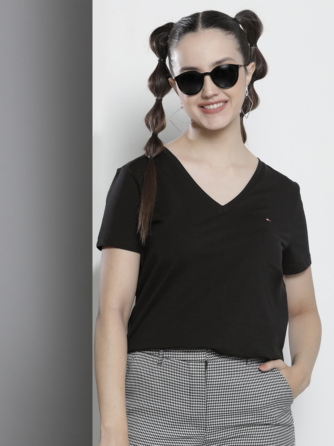 

Tommy Hilfiger Women Black Pure Cotton Brand Logo V-Neck T-shirt