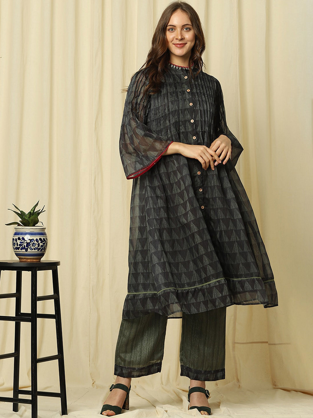

Indifusion Women Green Ethnic Motifs Kurta with Palazzos