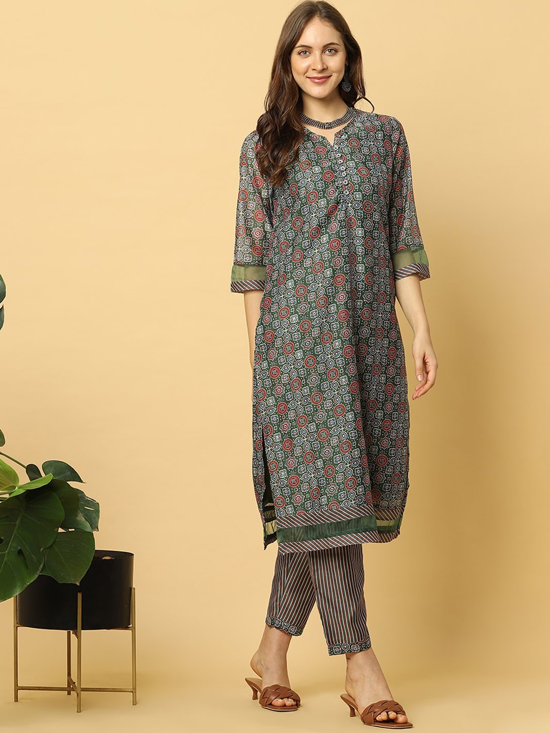 

Indifusion Women Green Printed Kurta with Trousers