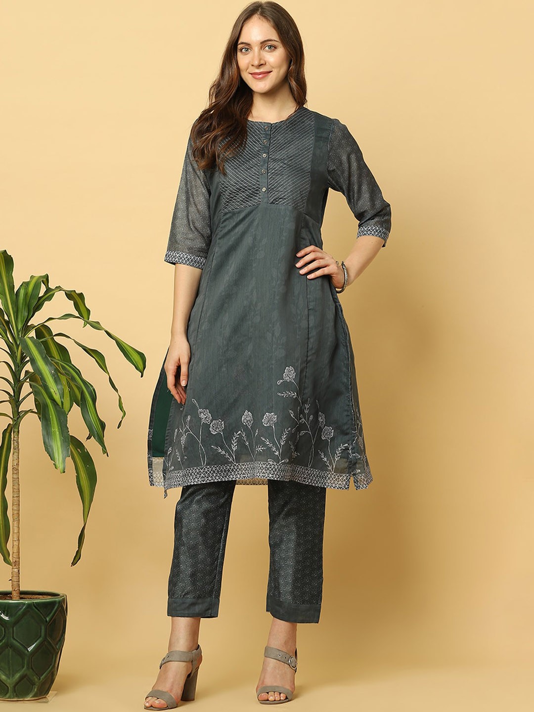 

Indifusion Women Green Printed Kurta with Trousers