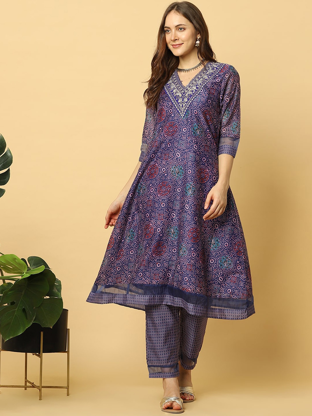 

Indifusion Women Purple Ethnic Motifs Printed Regular Kurti with Trousers