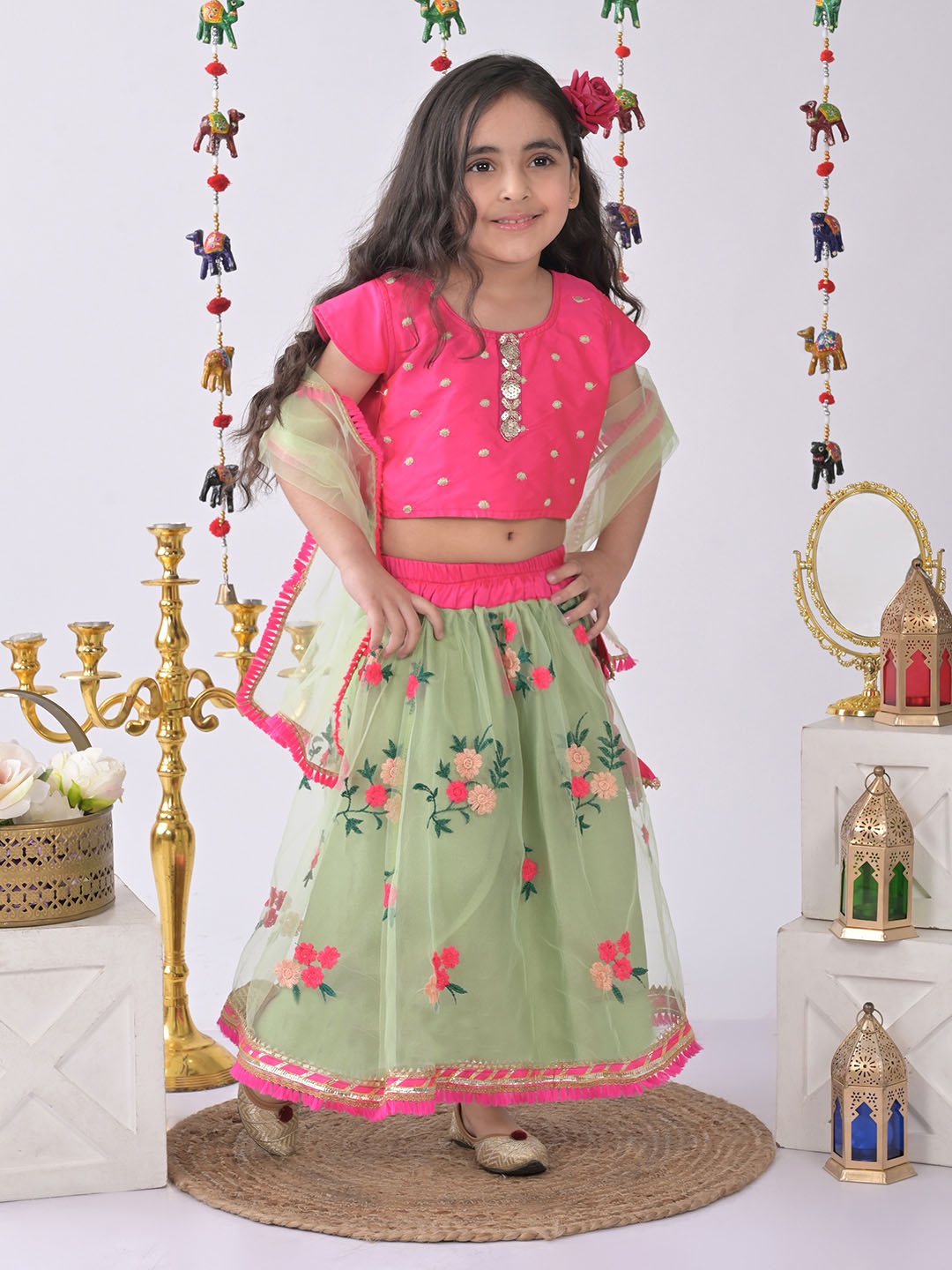 

Here&Now X Kinder Kids Girls Green & Pink Printed Ready to Wear Lehenga & Blouse With Dupatta