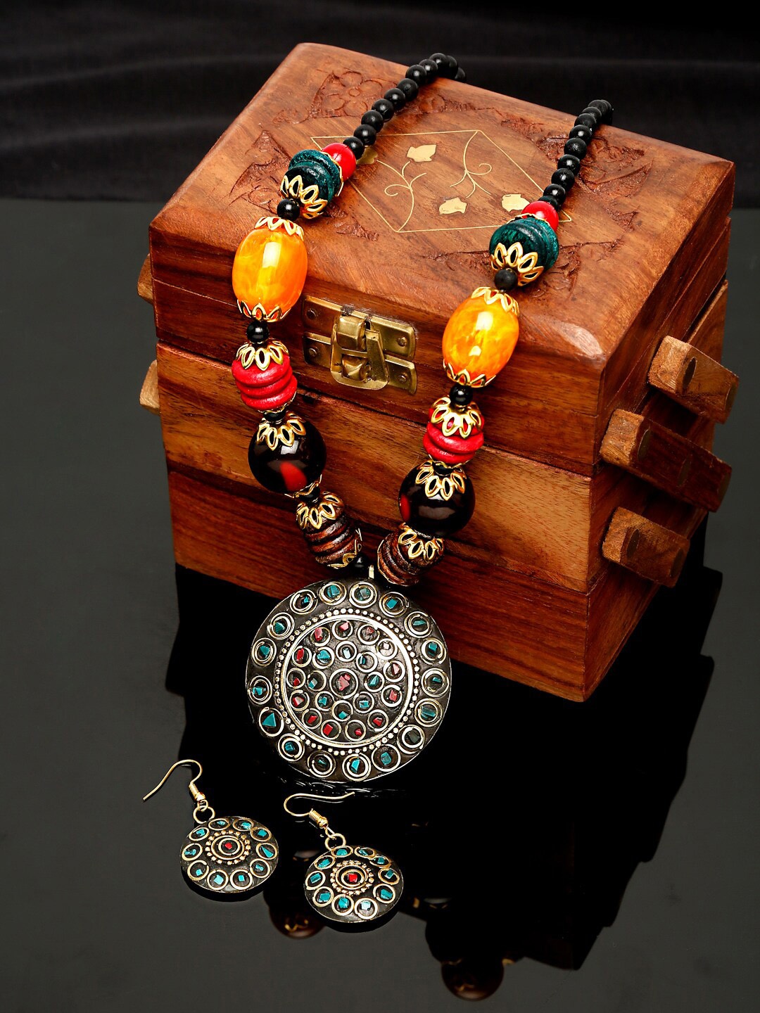 

Yellow Chimes Gold-Plated Black Stone-Studded & Beaded Jewellery Set