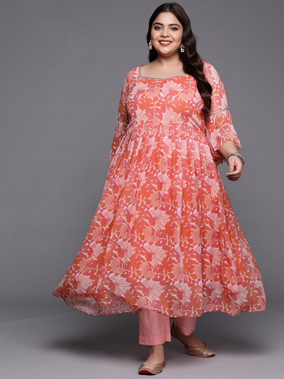 

INDDUS PLUS Women Pink Floral Printed Pleated Kurta with Trousers