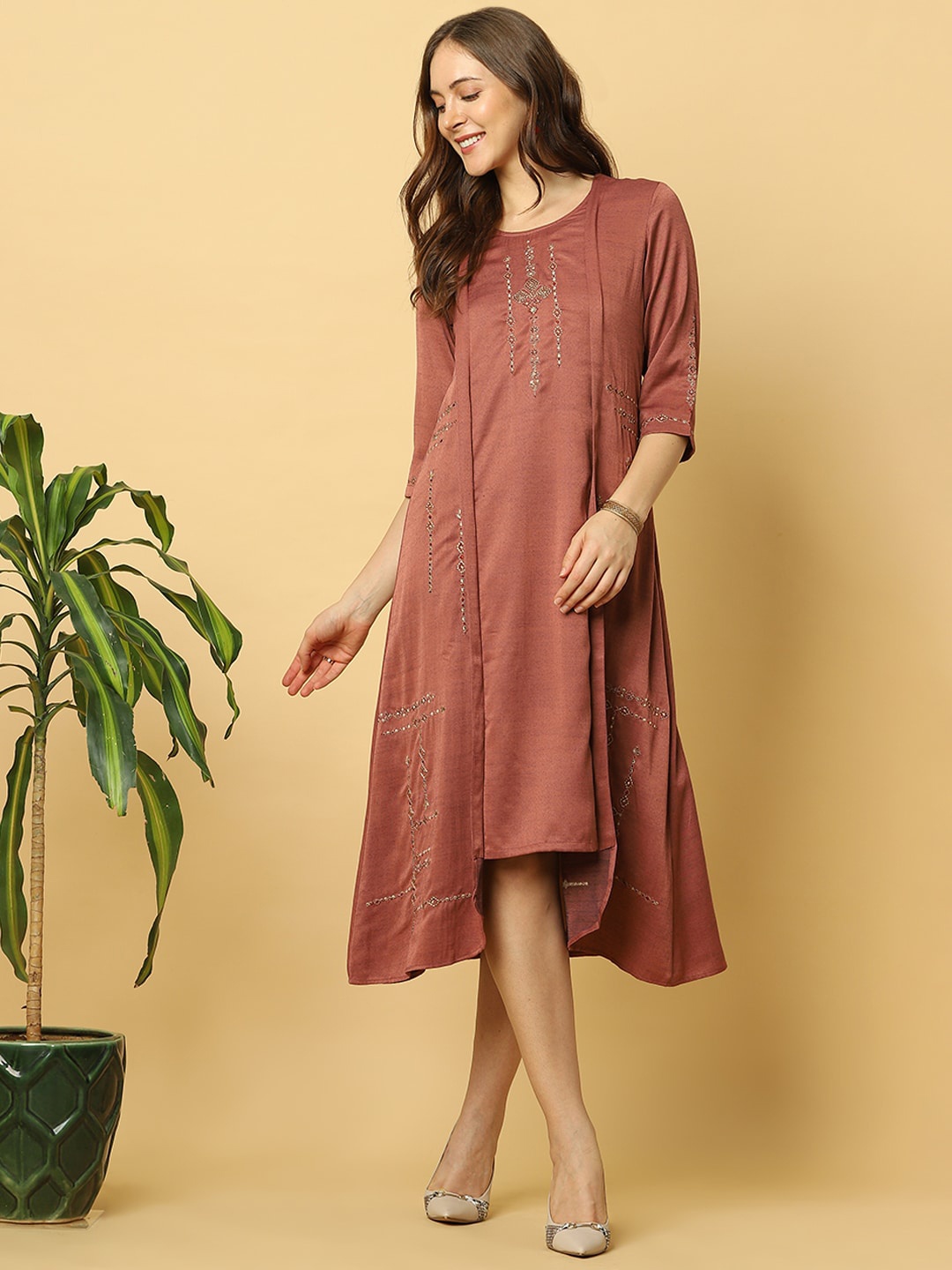 

Indifusion Women Brown Ethnic Motifs Embroidered Keyhole Neck Flared Sleeves Thread Work Chanderi Silk Kurta