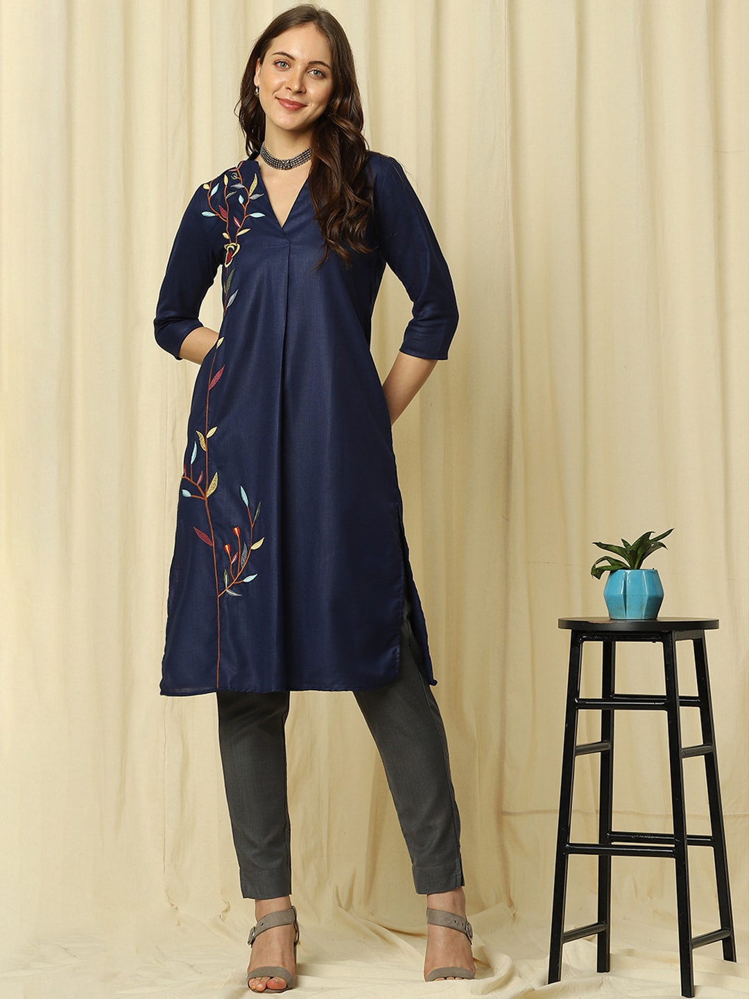 

Indifusion Women Blue Thread Work Chanderi Silk Anarkali Kurta