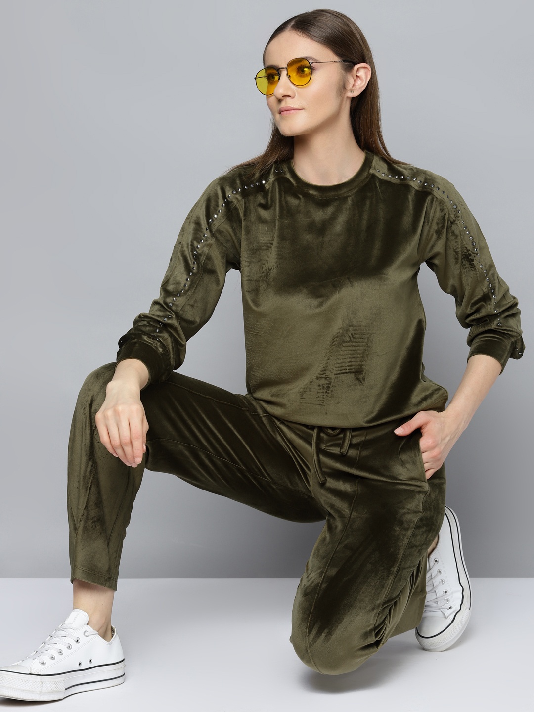 

VividArtsy Women Green Solid Velvet Co-Ords Set