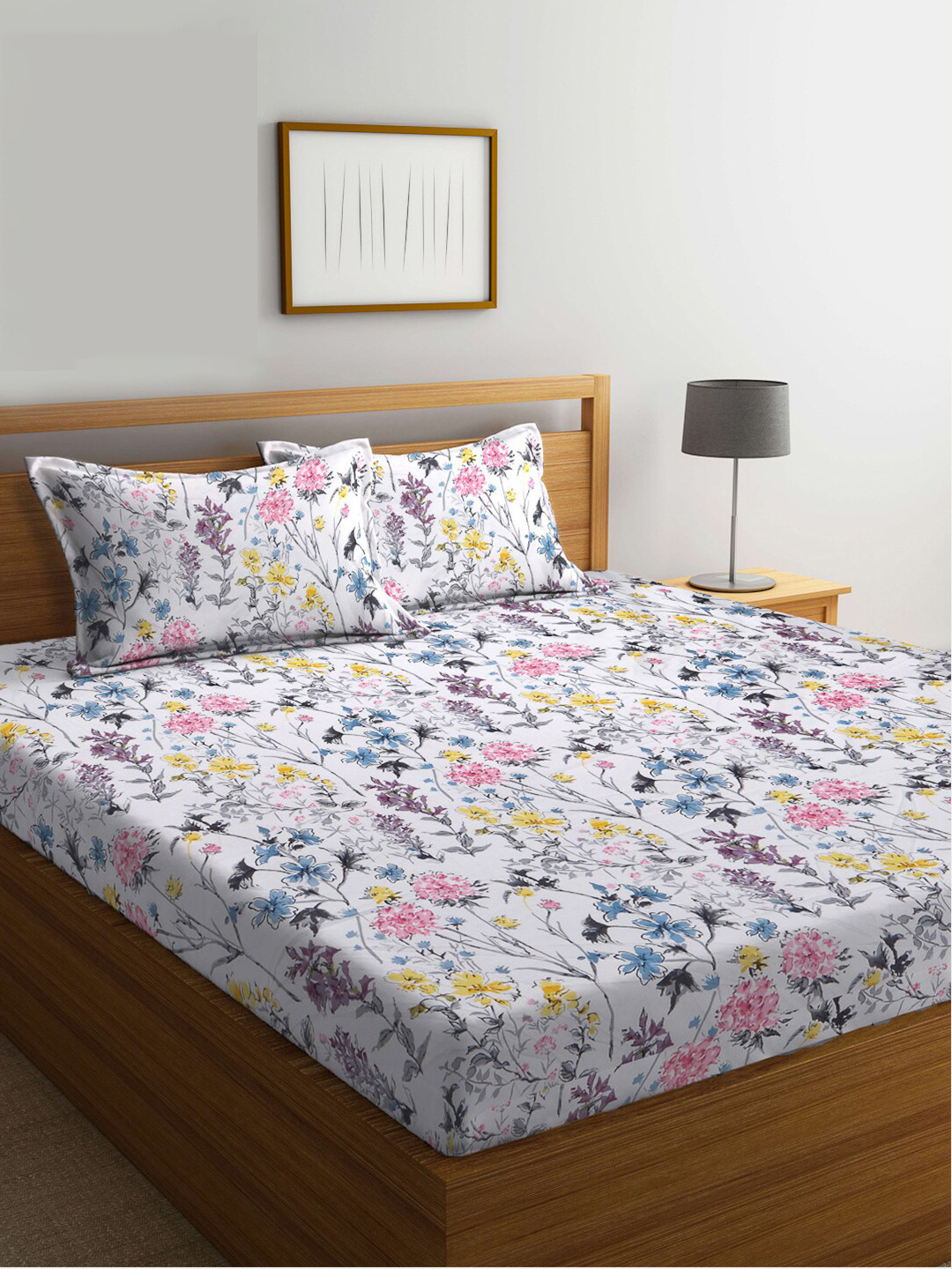 

KLOTTHE Unisex White Floral 300 TC Fitted Super King Double Bedsheet with 2 Pillow covers