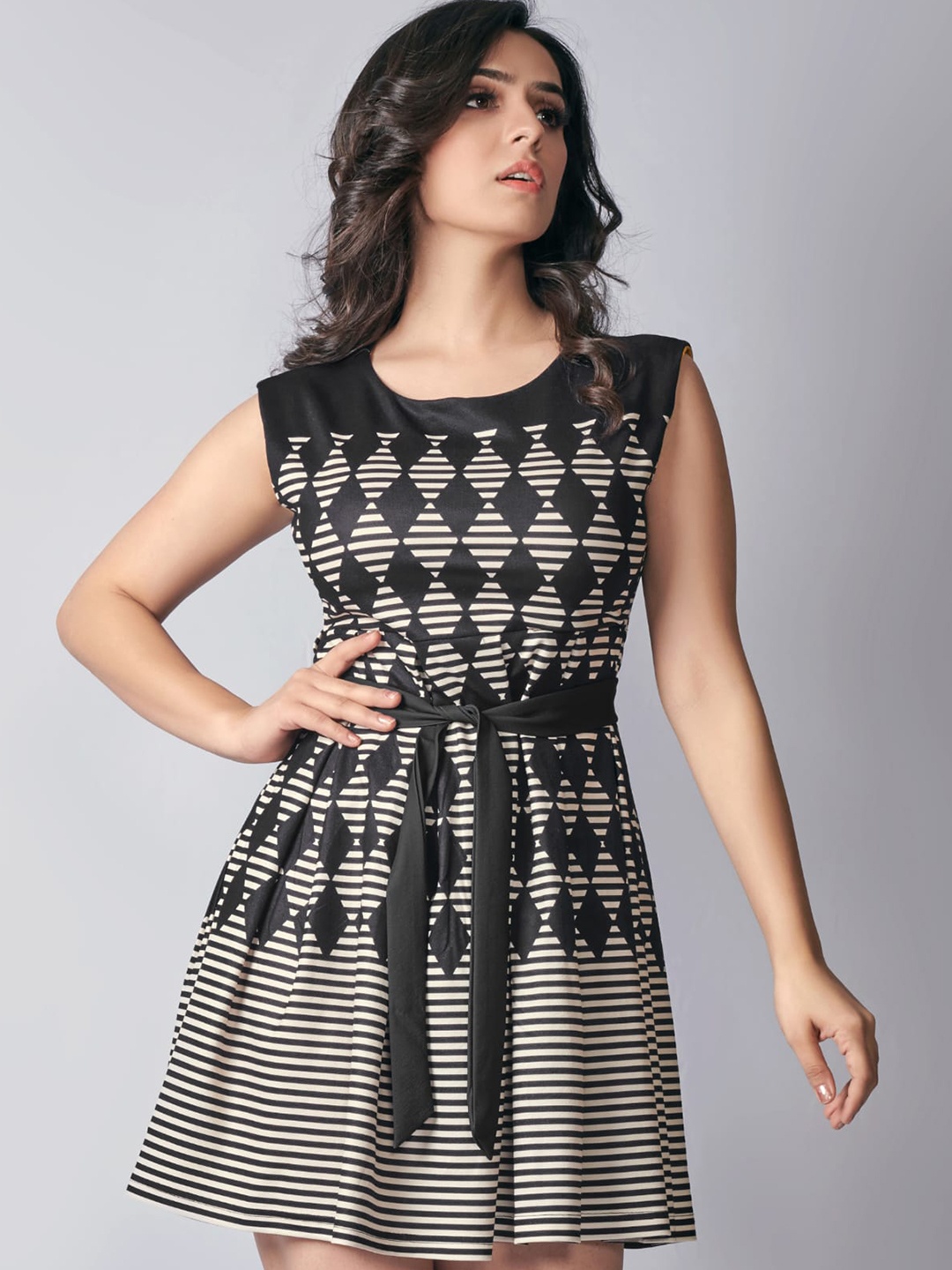 

RIVAMA Black & Beige Geometric Print Crepe Longline Top