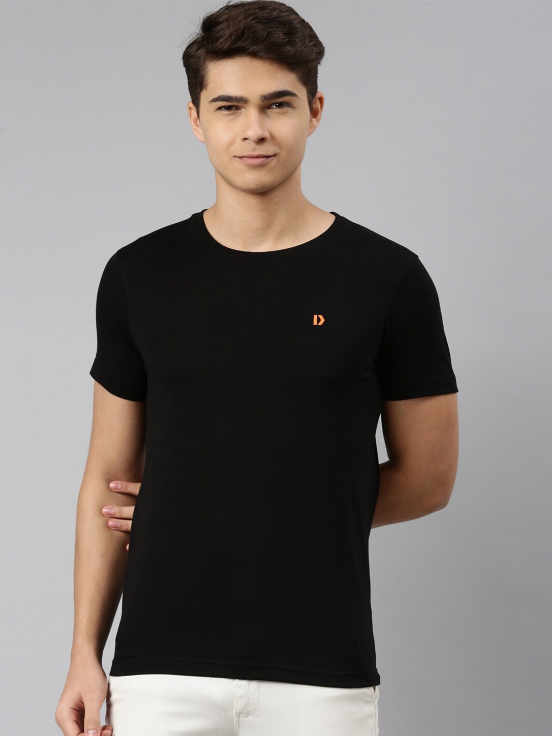 

DIXCY SCOTT Men Black Cotton T-shirt
