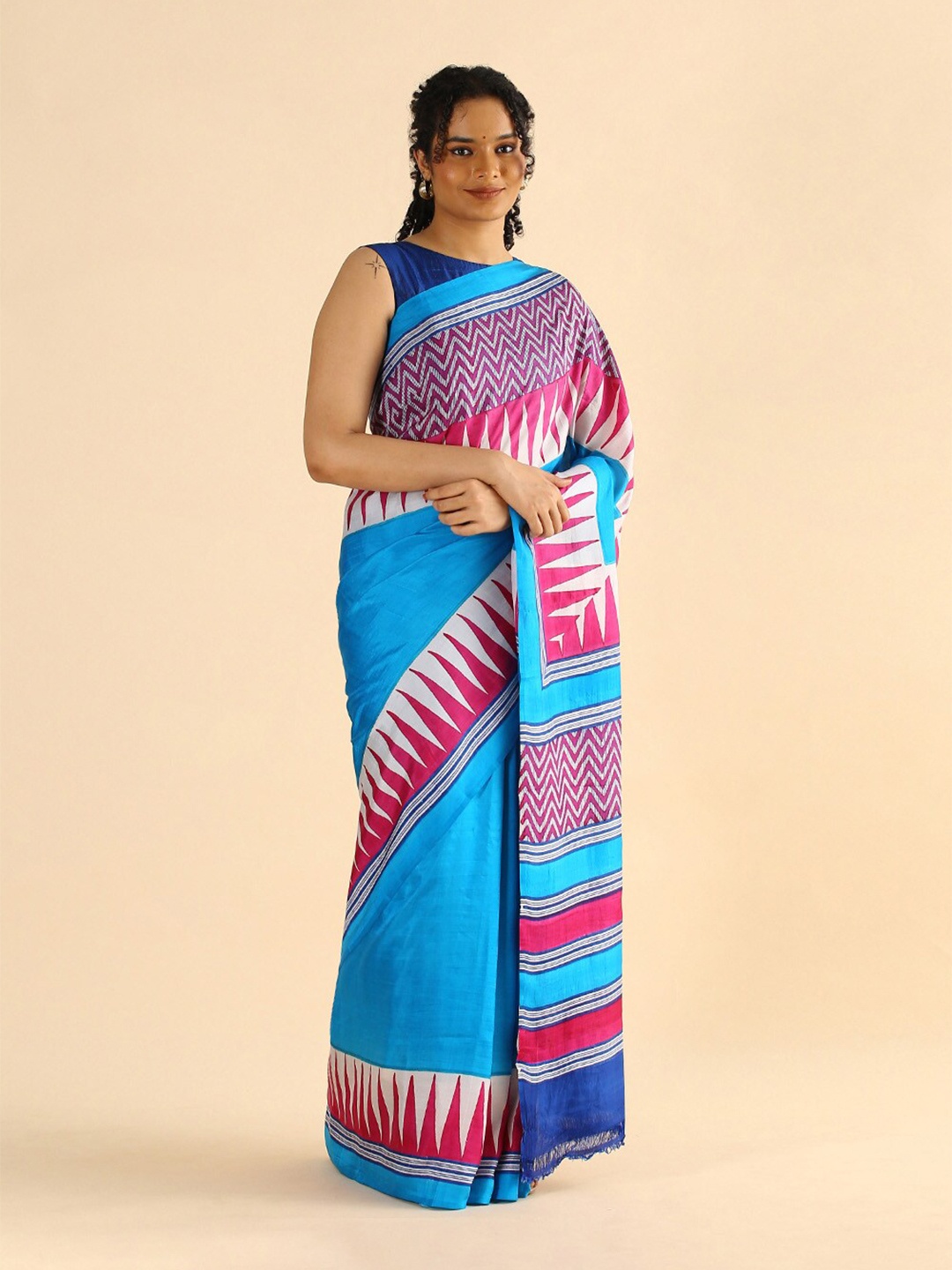 

Taneira Blue & Red Pure Silk Saree