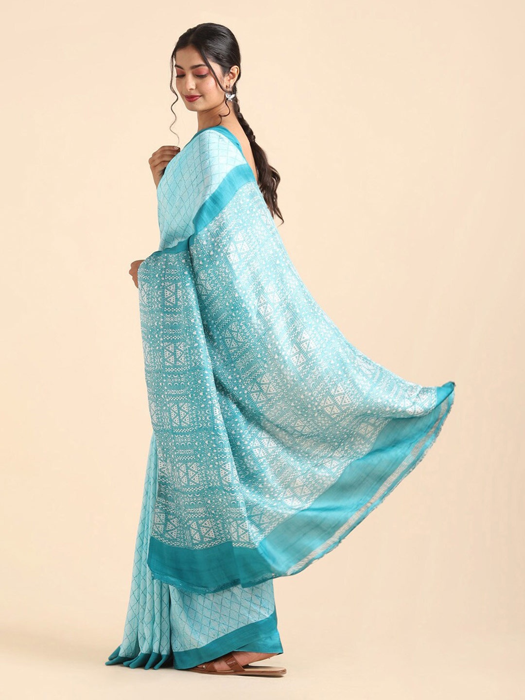 

Taneira Blue & White Pure Silk Saree