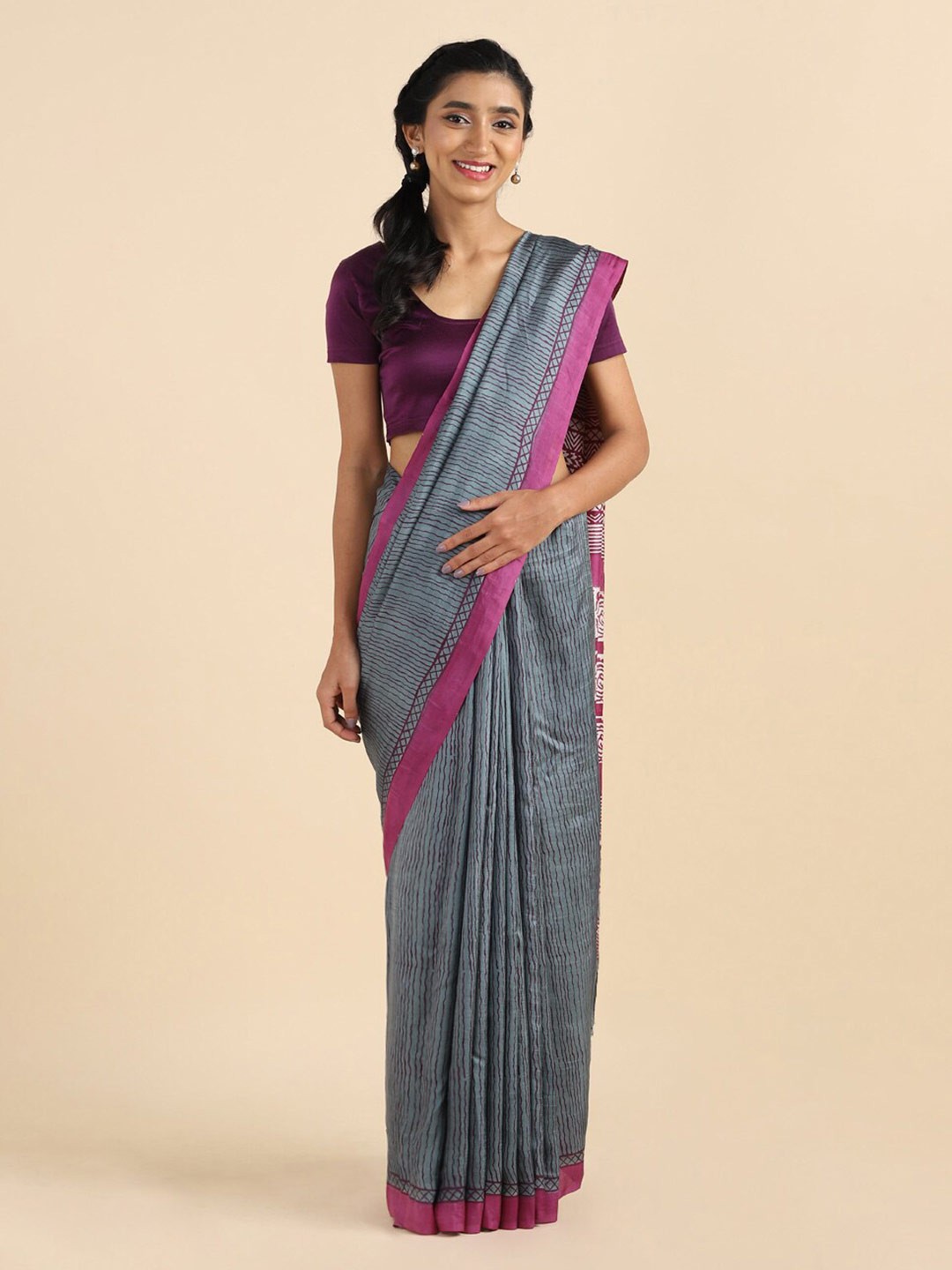 

Taneira Grey & Off White Striped Pure Silk Saree