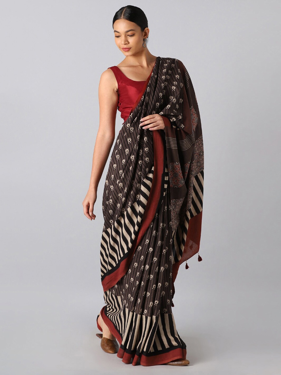 

Taneira Brown & Off White Floral Pure Cotton Saree