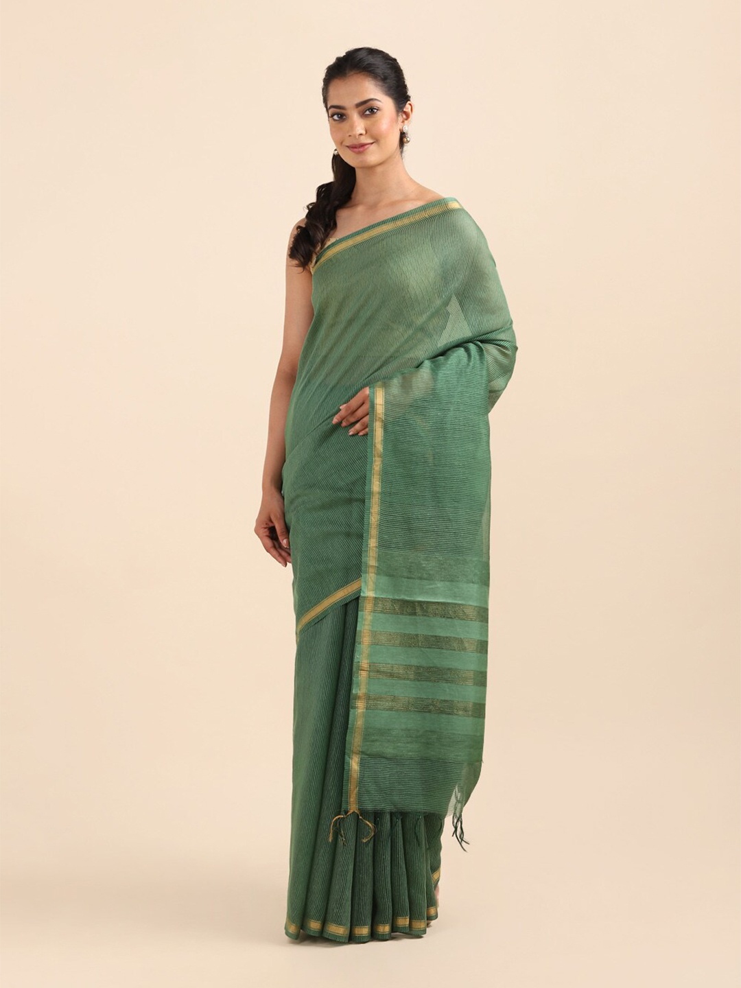 

Taneira Green & Gold-Toned Zari Pure Silk Saree