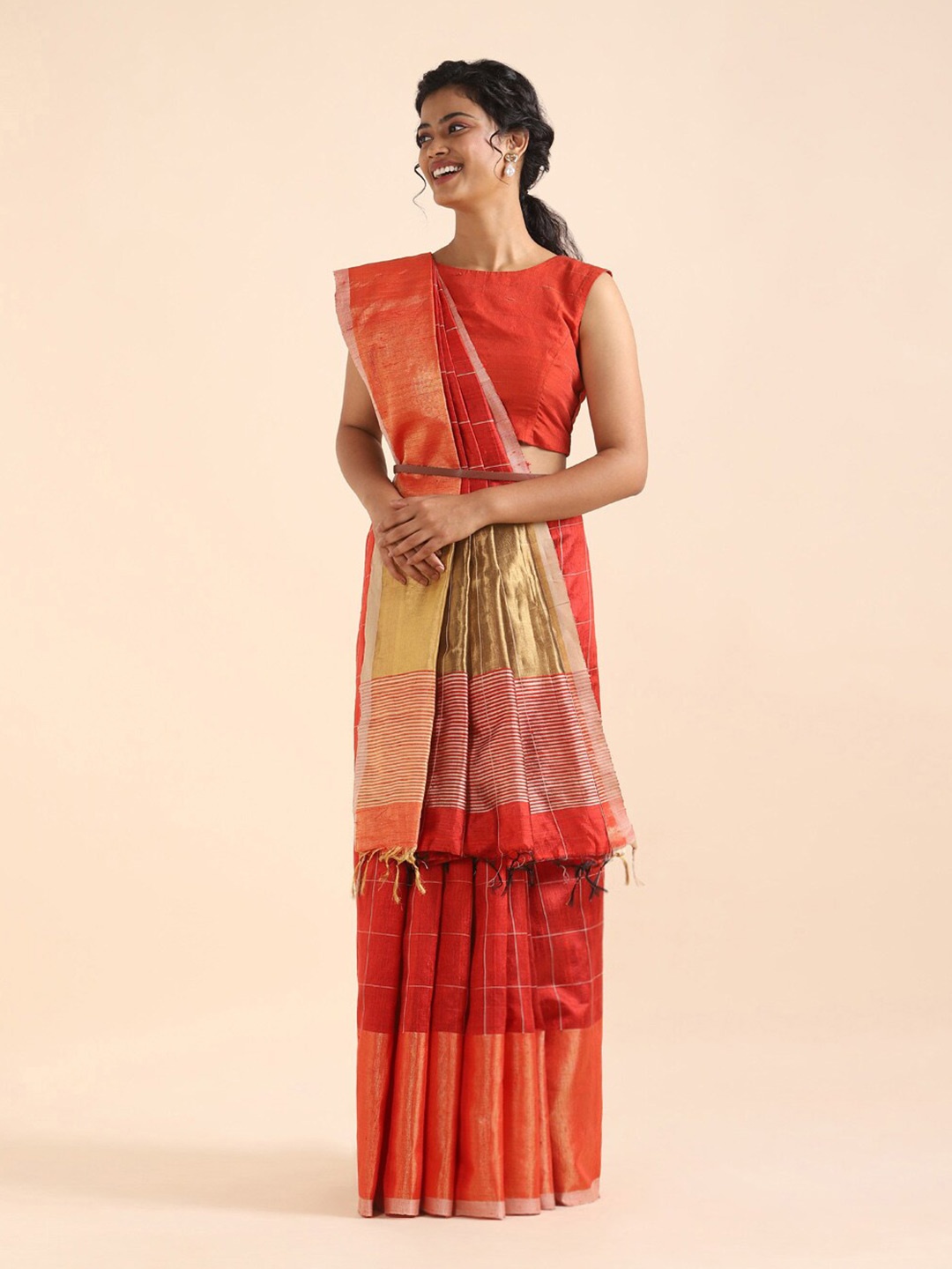 

Taneira Red & Gold-Toned Checked Zari Pure Silk Tussar Bhagalpuri Saree