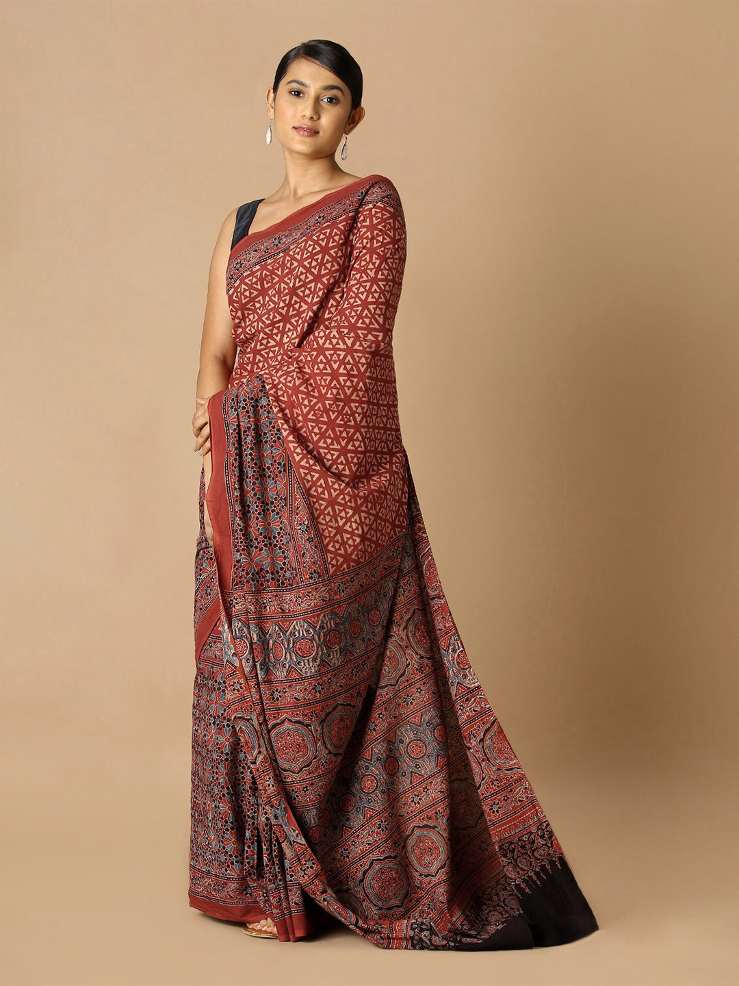 

Taneira Red & Black Ethnic Motifs Pure Cotton Saree